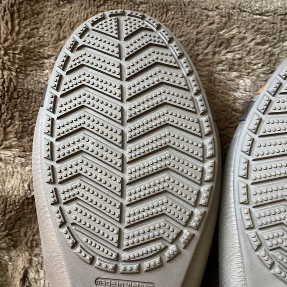 CROCS Sz 10 Tortoise Cap Toe Flats - Picture 9 of 10